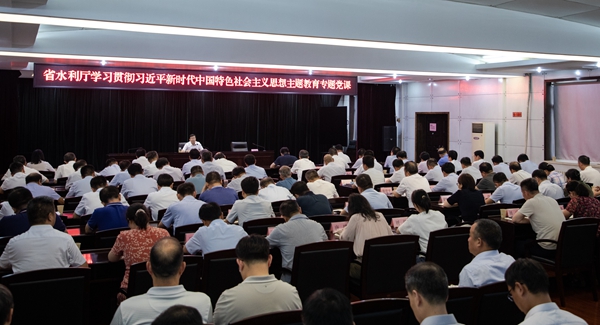 主题教育专题党课现场_副本.jpg